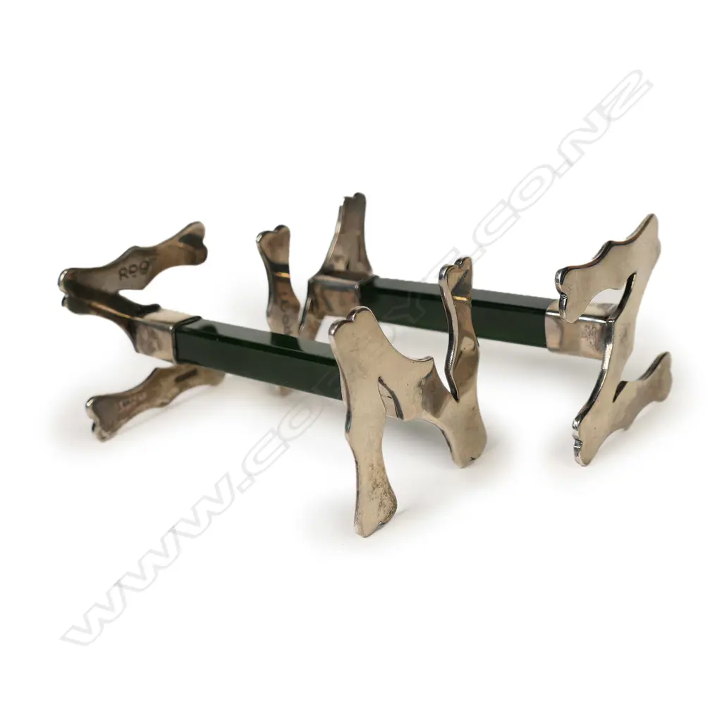 A pair of Frank Grady (Wellington) greenstone and silver knife rests, Image 1++